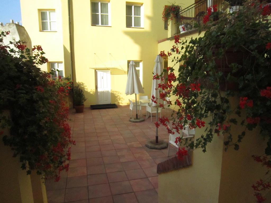 Hotel Domus Henrici Praga Esterno foto