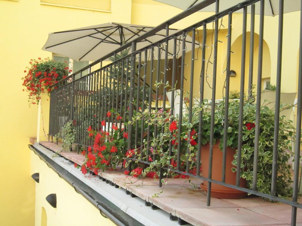 Hotel Domus Henrici Praga Esterno foto