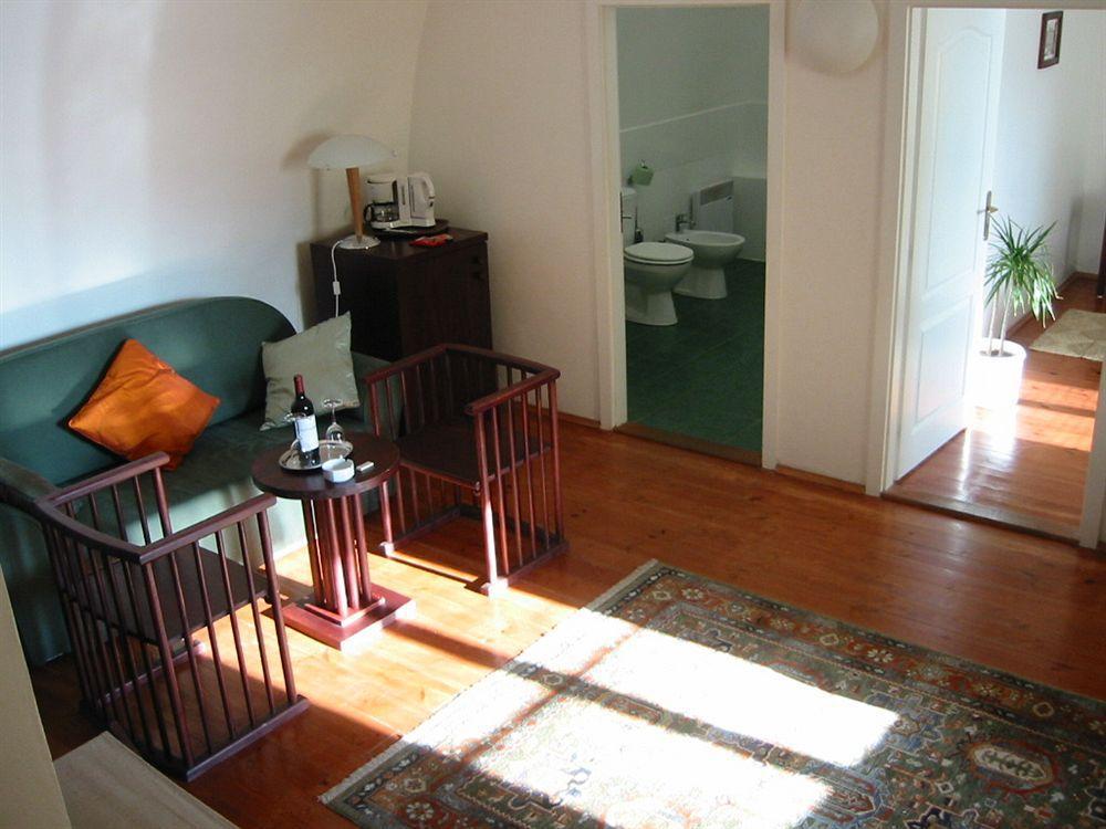 Hotel Domus Henrici Praga Esterno foto