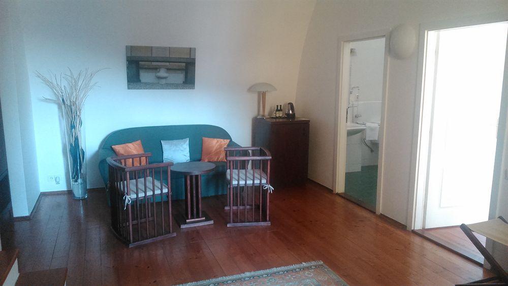 Hotel Domus Henrici Praga Esterno foto
