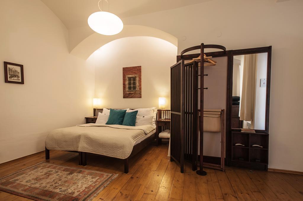 Hotel Domus Henrici Praga Esterno foto