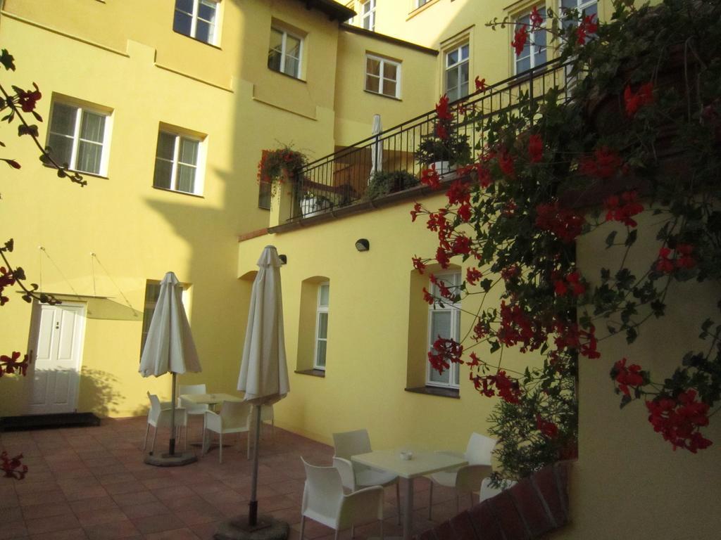 Hotel Domus Henrici Praga Esterno foto