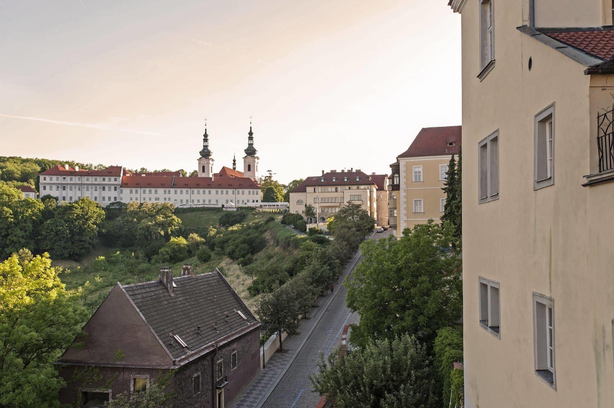 Hotel Domus Henrici Praga Esterno foto