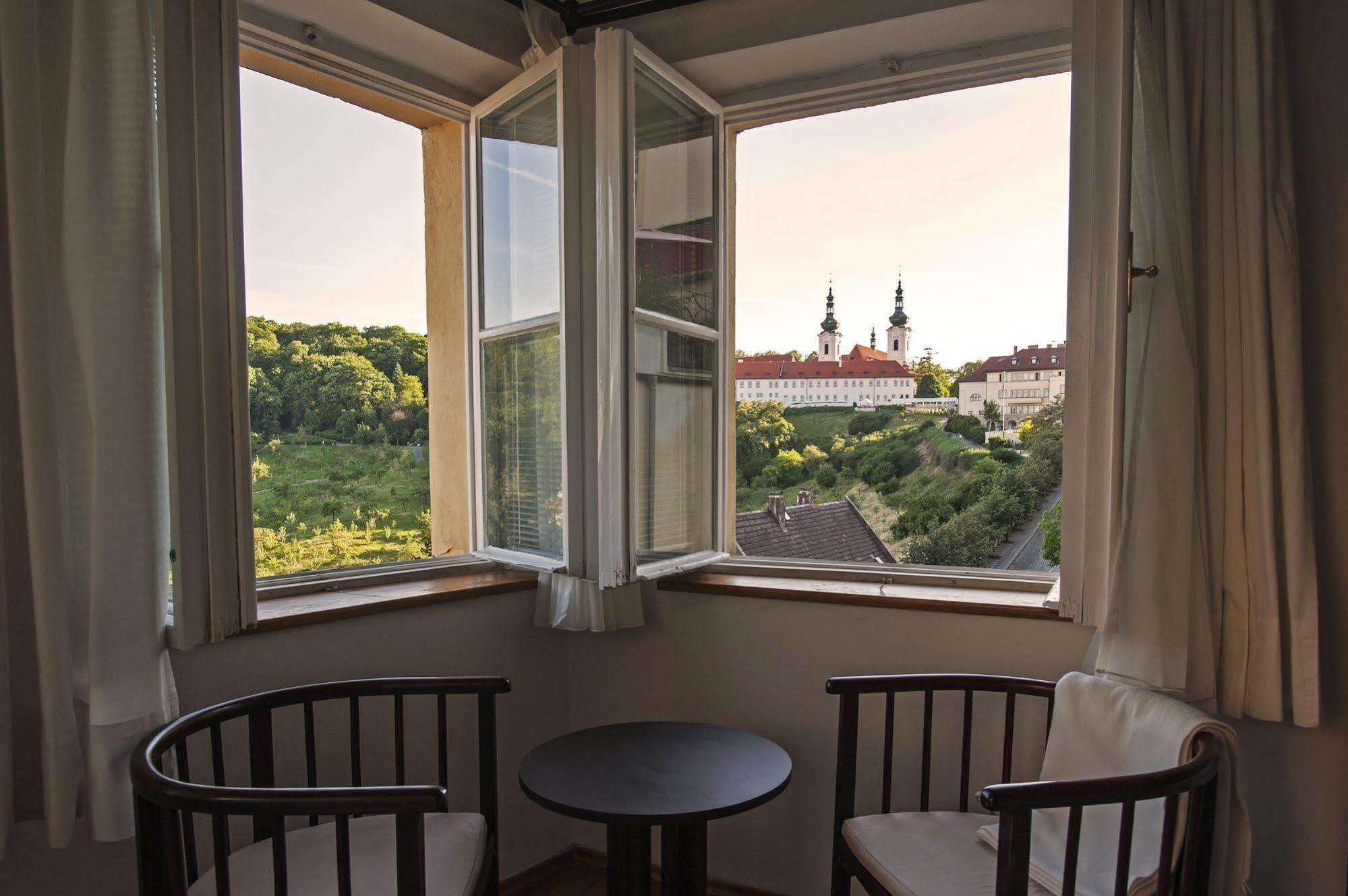 Hotel Domus Henrici Praga Esterno foto
