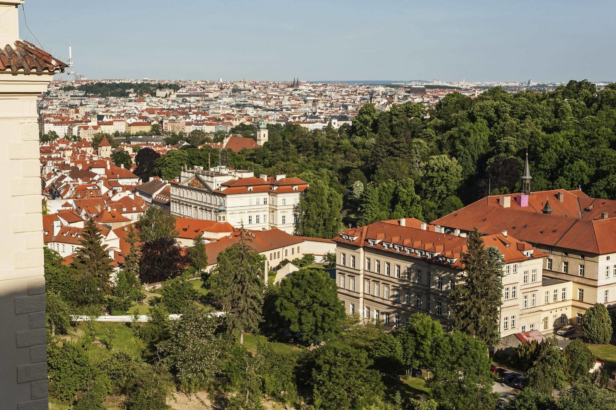 Hotel Domus Henrici Praga Esterno foto