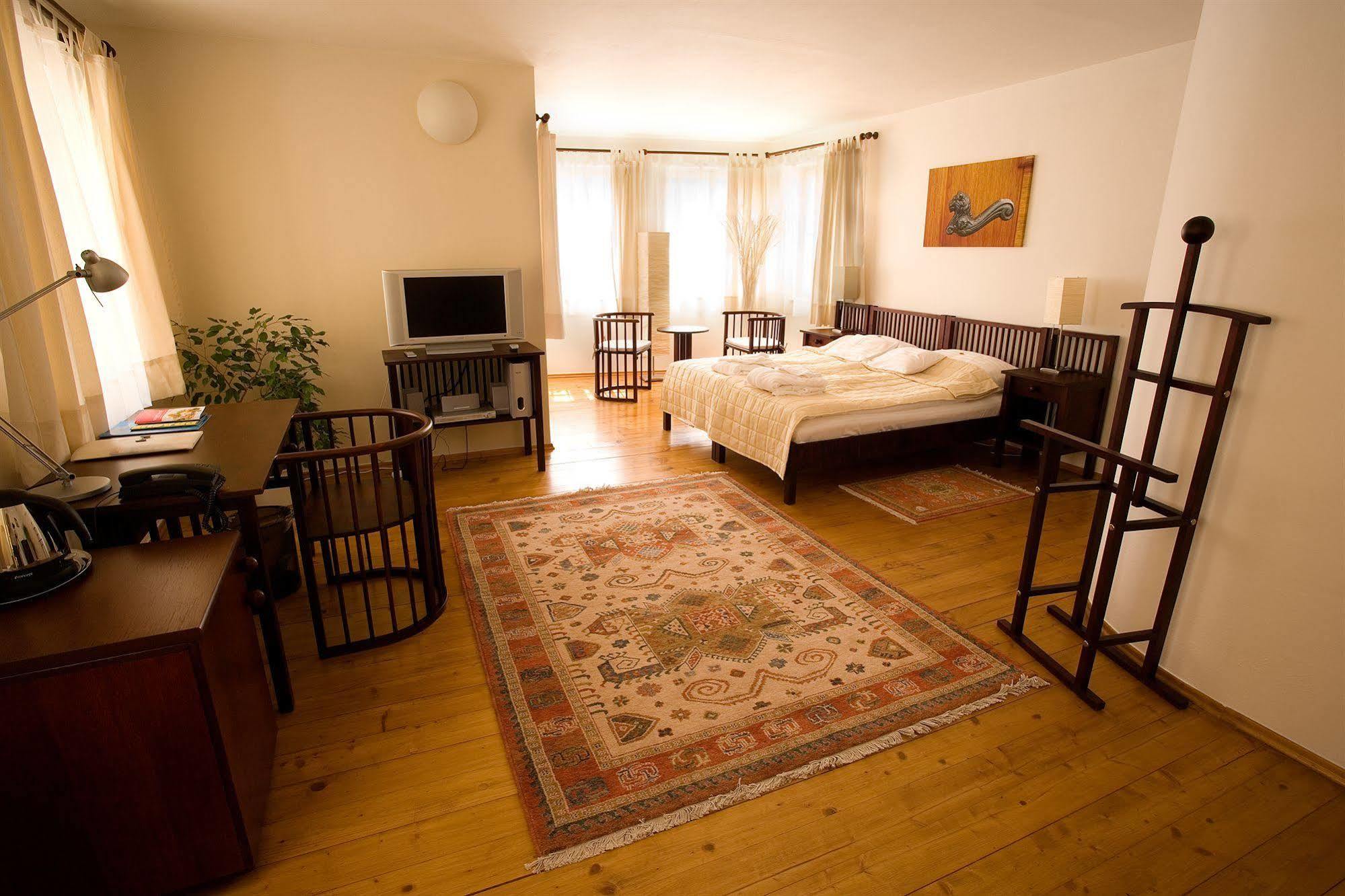 Hotel Domus Henrici Praga Esterno foto