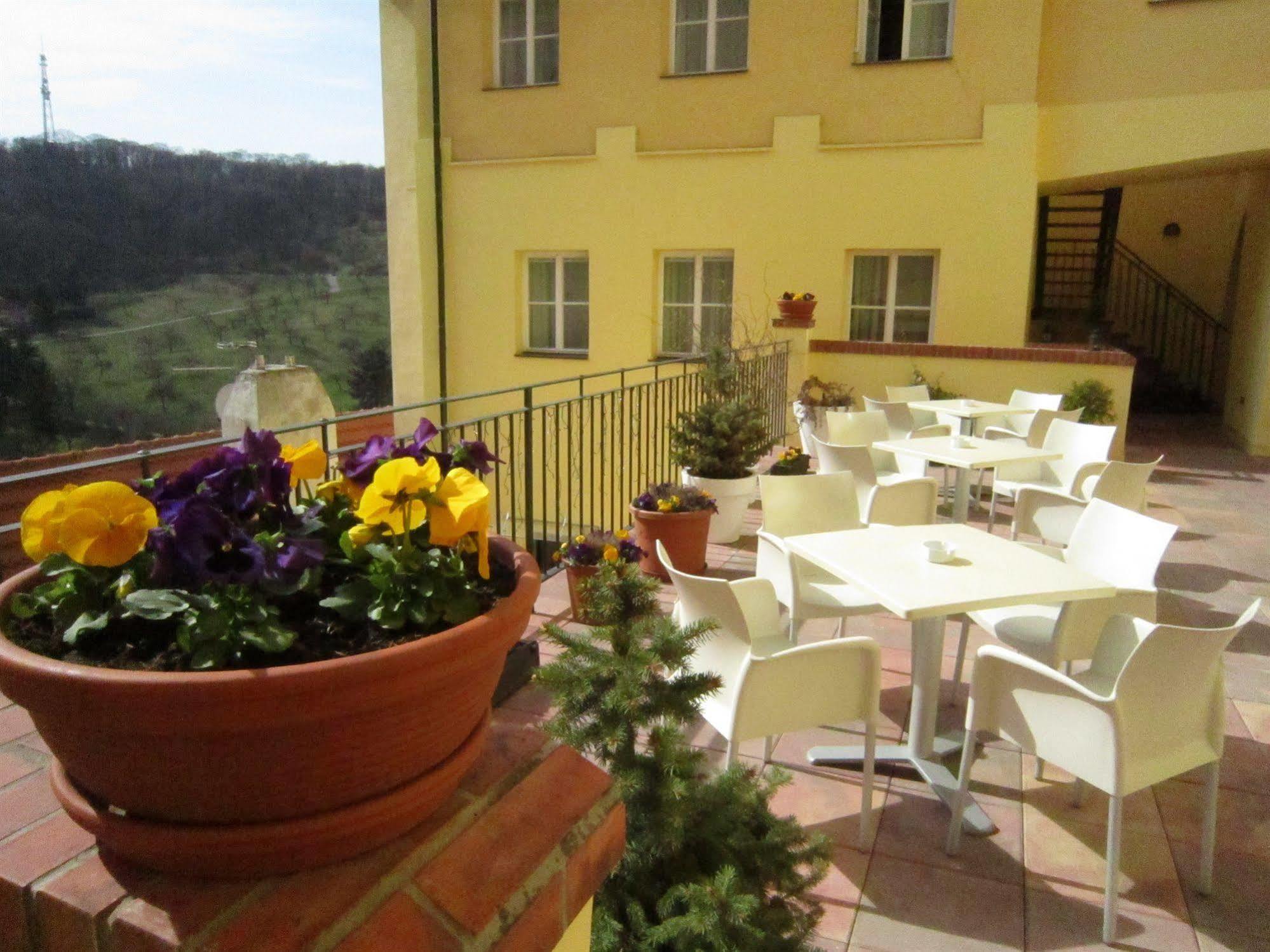 Hotel Domus Henrici Praga Esterno foto