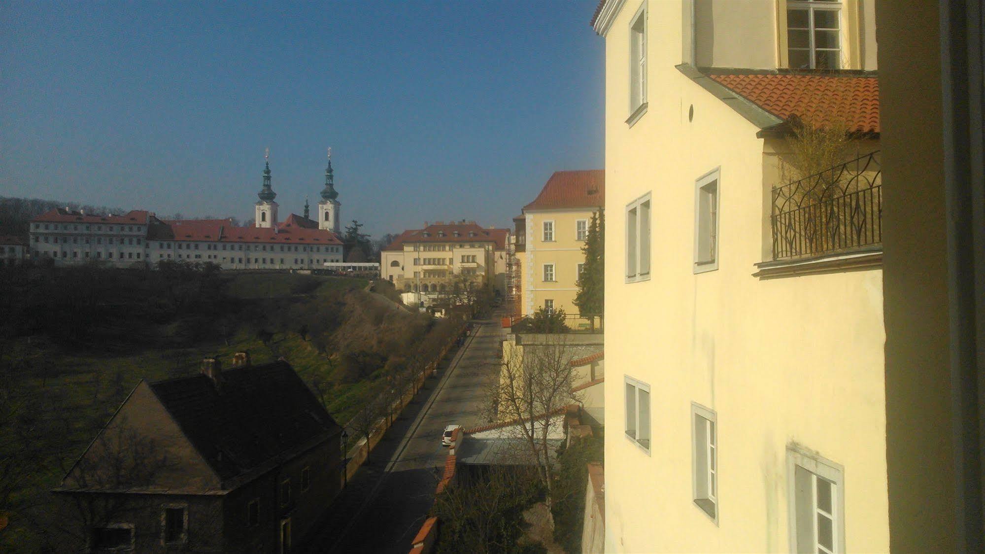 Hotel Domus Henrici Praga Esterno foto